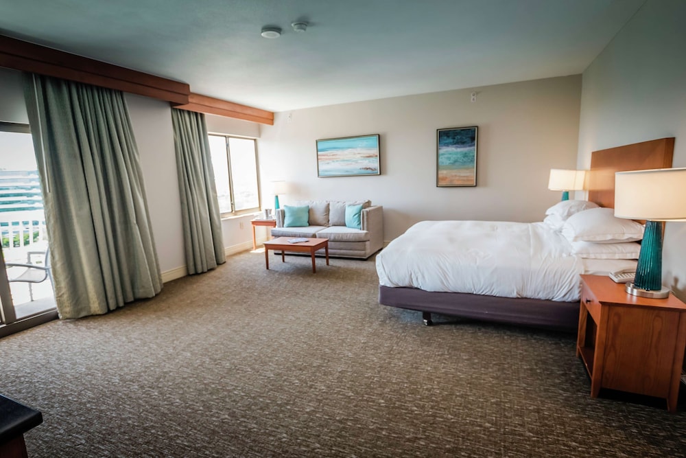 Mini, Suite, King Bed, Accessible
