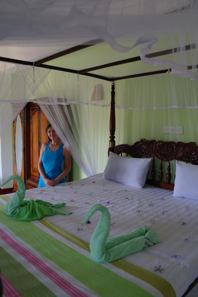 Castle Bay Resort 13/39