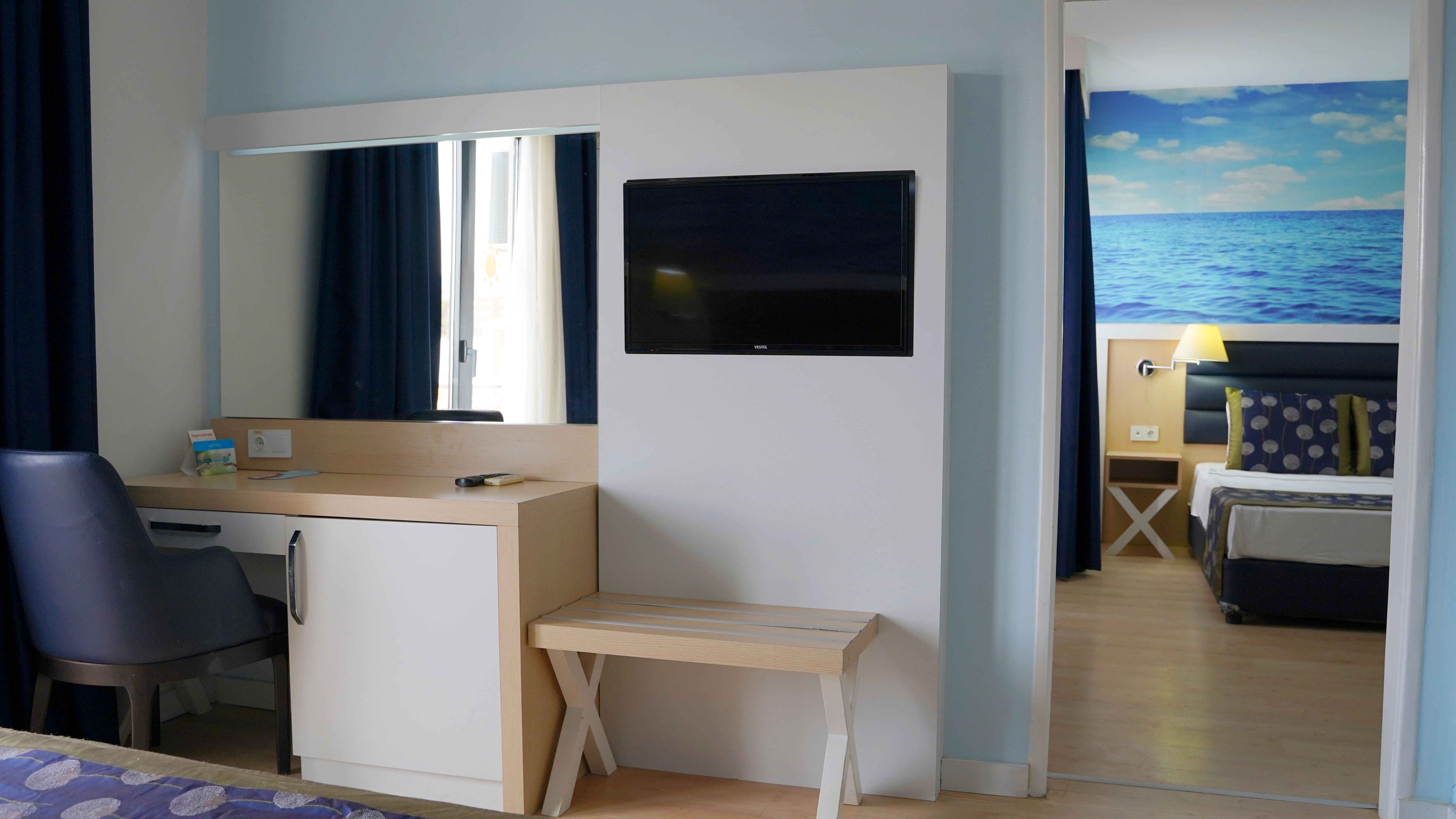Club Aqua Plaza Hotel 41/50