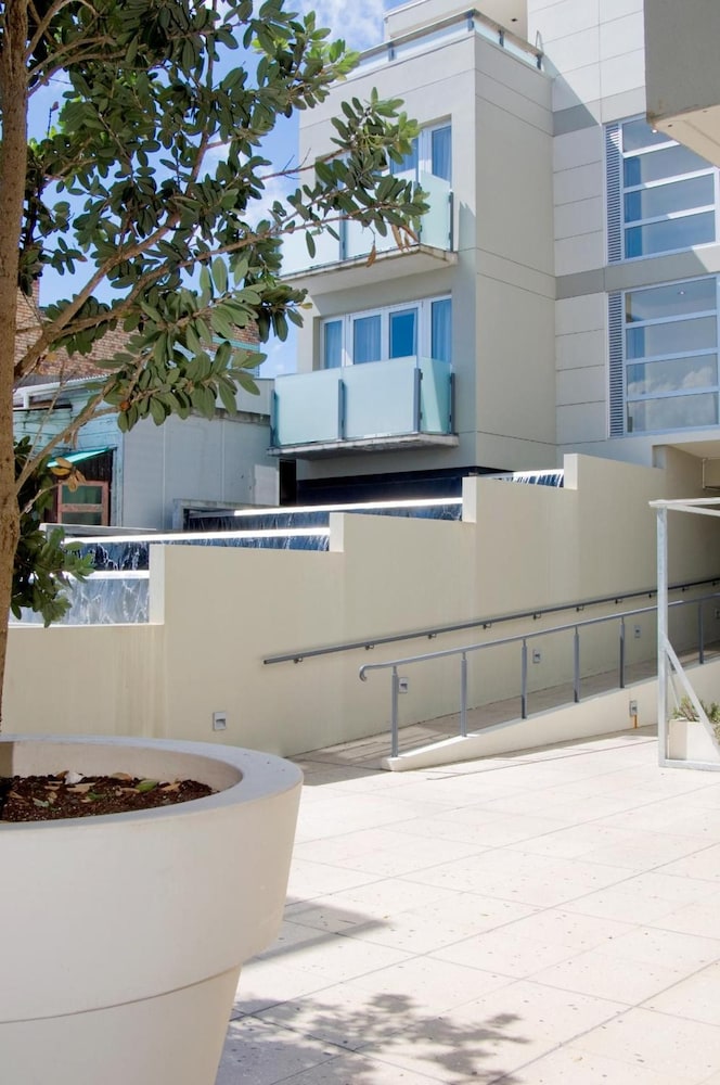 Quest Ponsonby 40/44