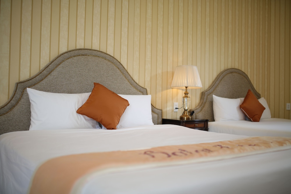 Deluxe Building Garden View Double or Twin Room, Dalat Edensee Lake Resort and Spa 2/6