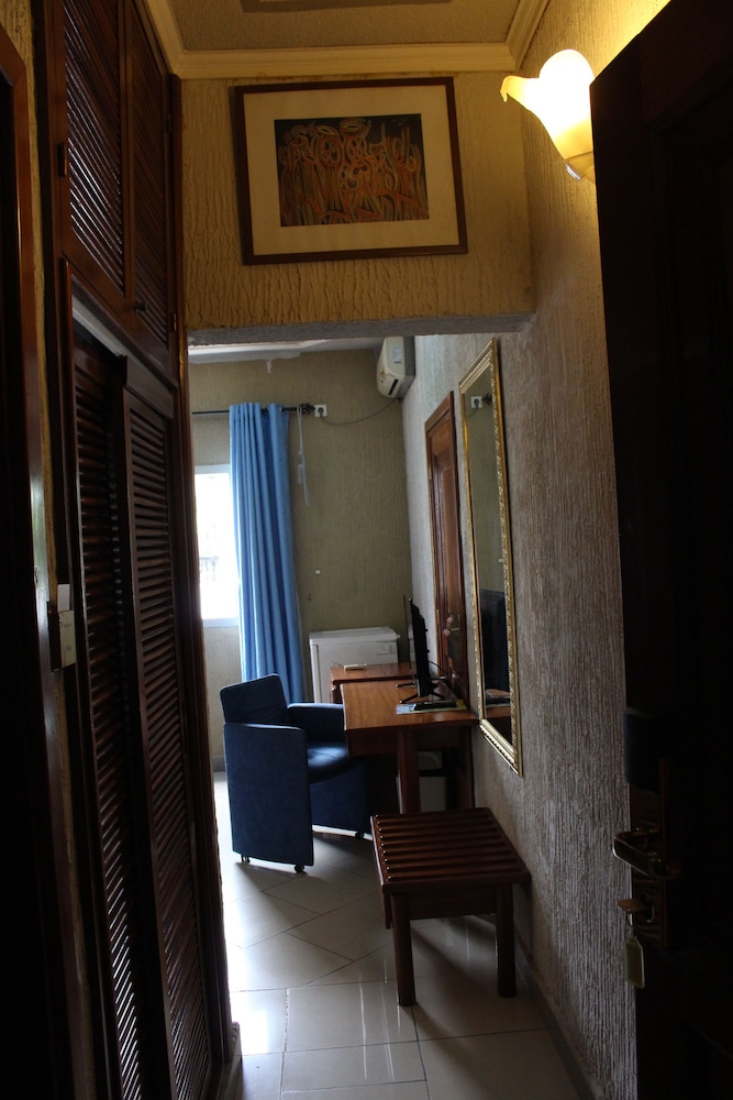 Jet Hotel 30/46