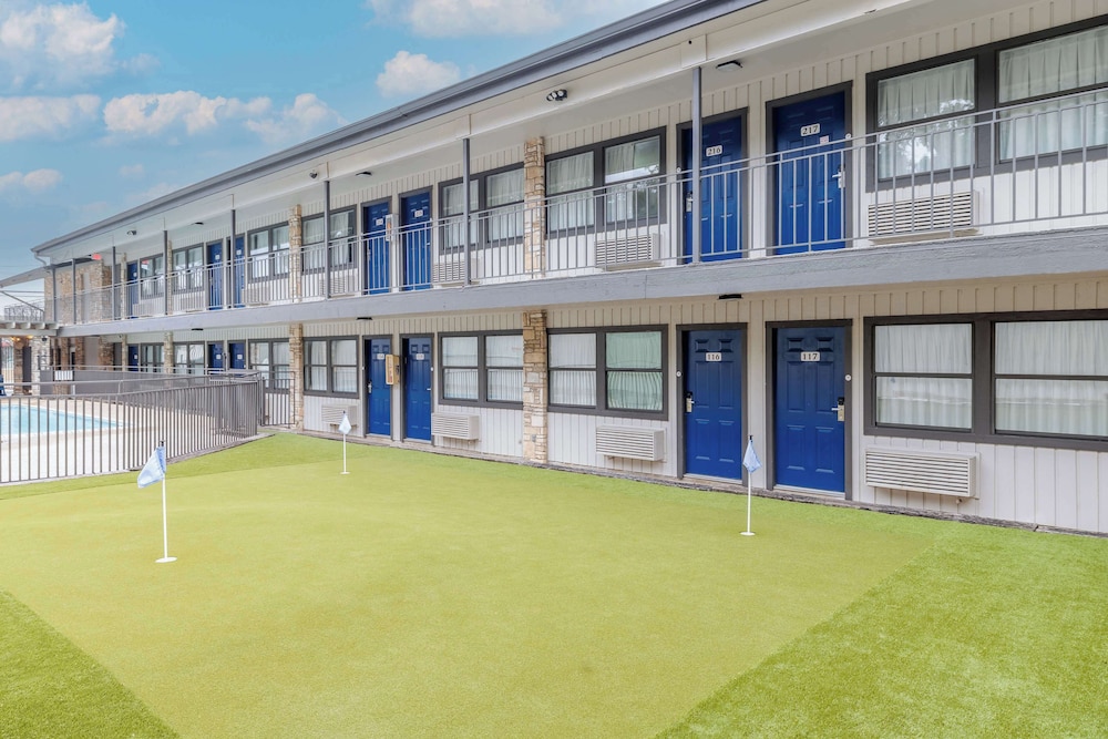 Motel6 Boerne, TX 55/60