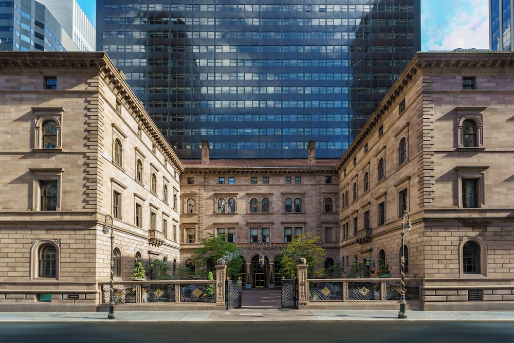 The Towers At Lotte New York Palace 43/48