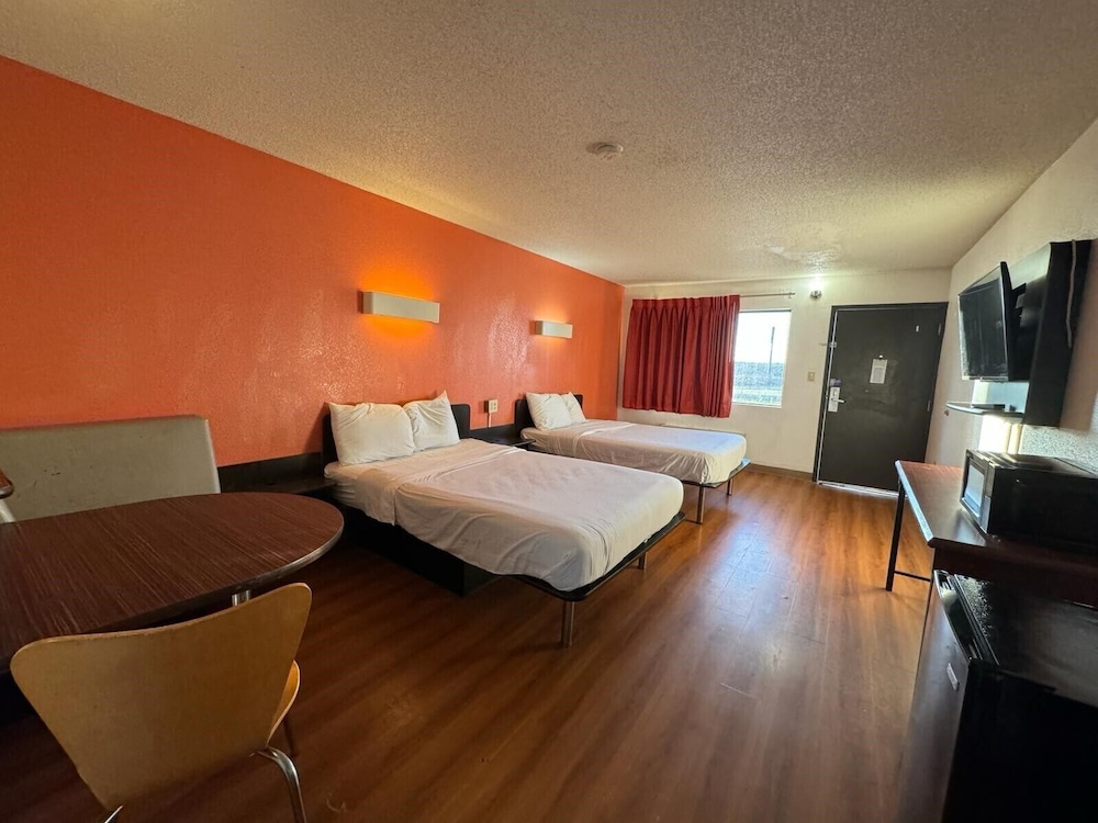 Super 8 by Wyndham Kannapolis 15/33