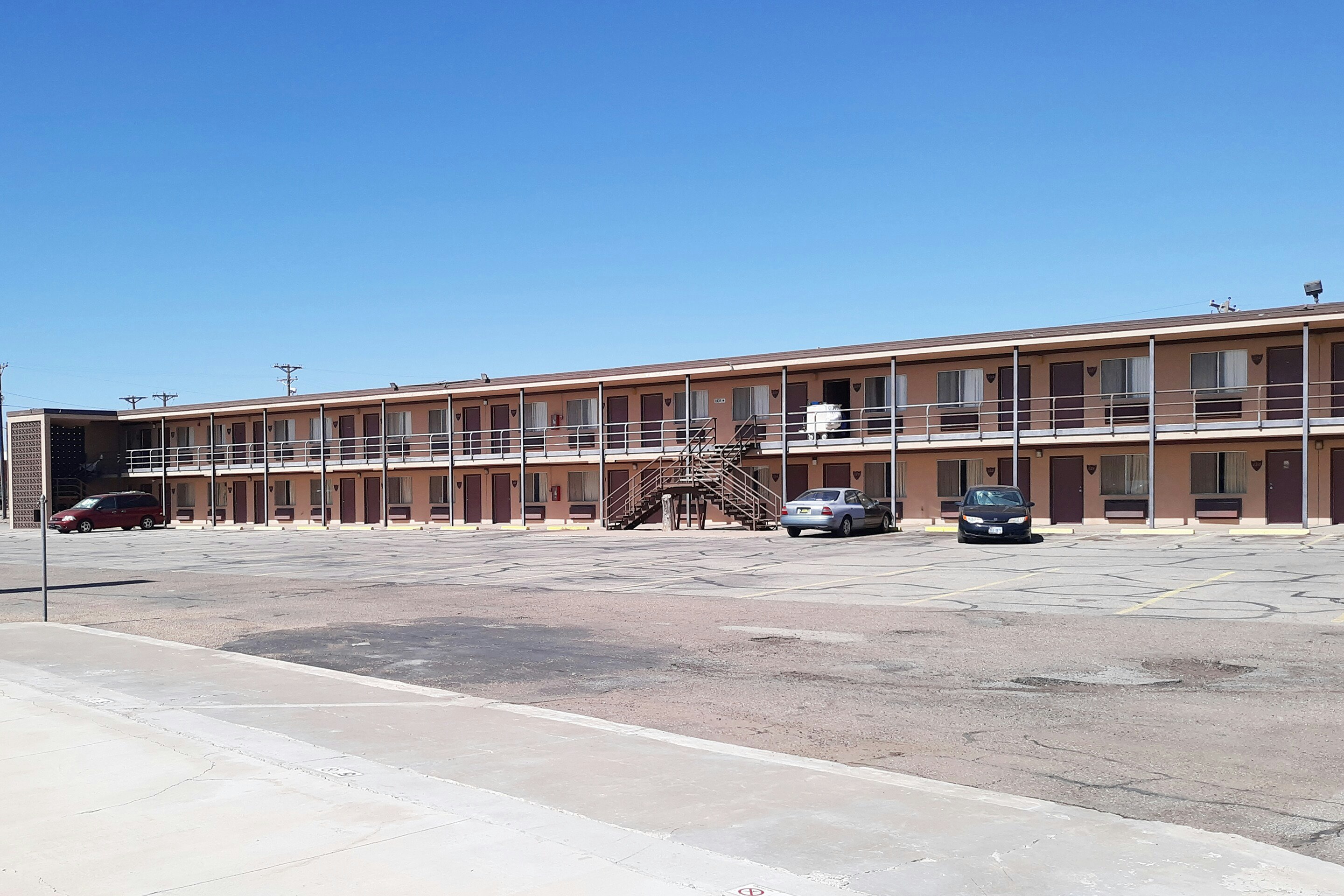 Hotel Kings at Clovis 1/22