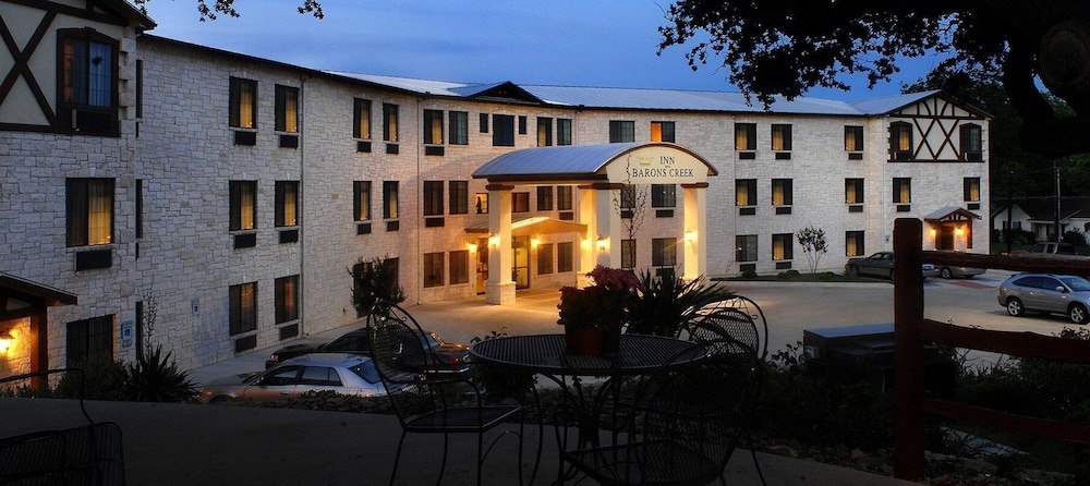 Inn On Barons Creek 2/43