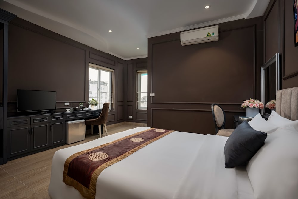 DELUXE, KING BED