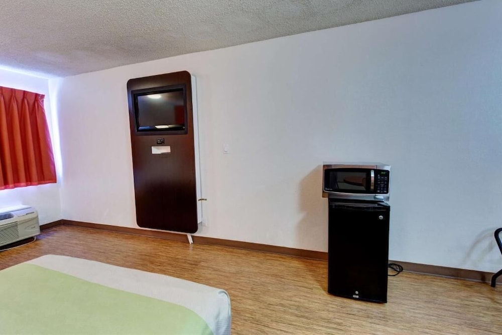 Executive Inn & Suites Hobby 12/29