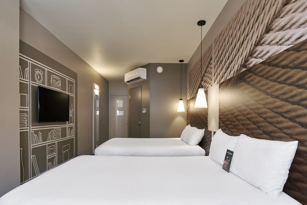 Ibis Torreon 11/49