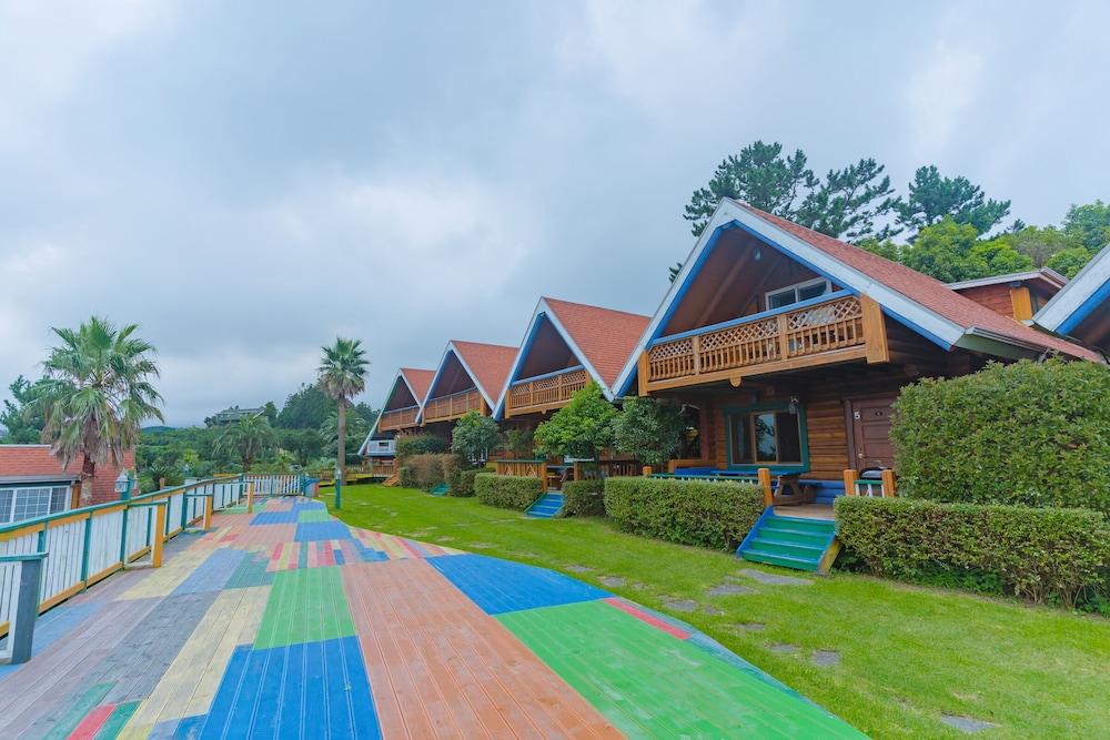Jeju Jungmun Log Pension Resort 38/50