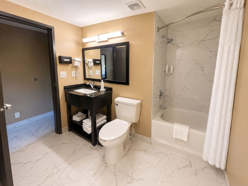 غرفة قياسية بسرير كوين، Super 8 By Wyndham Lexington Park/California Area 4/5