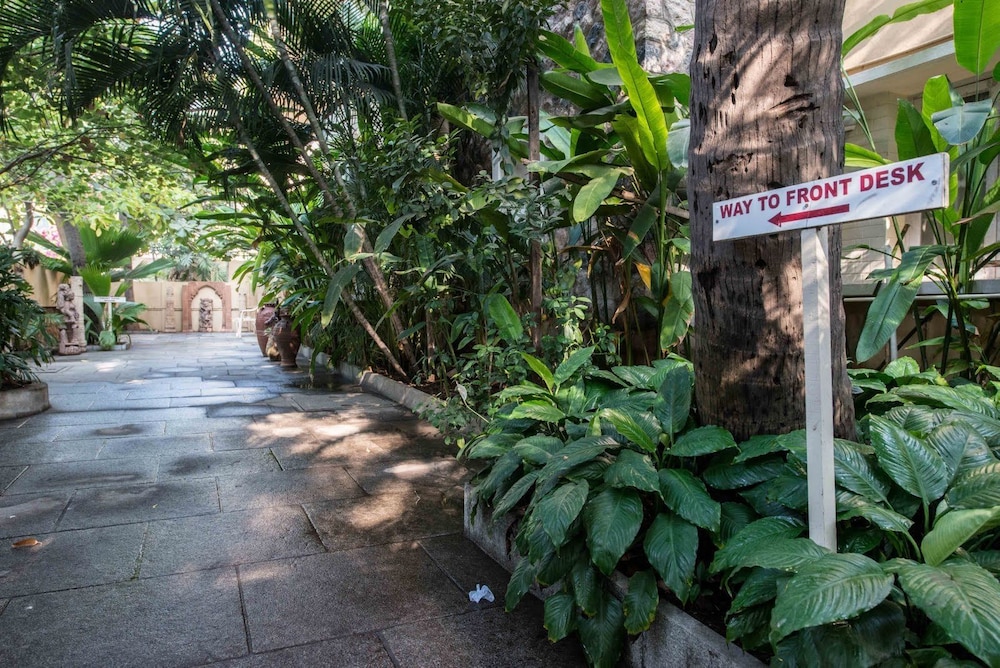 HANU REDDY RESIDENCES - WALLACE GARDEN 40/50