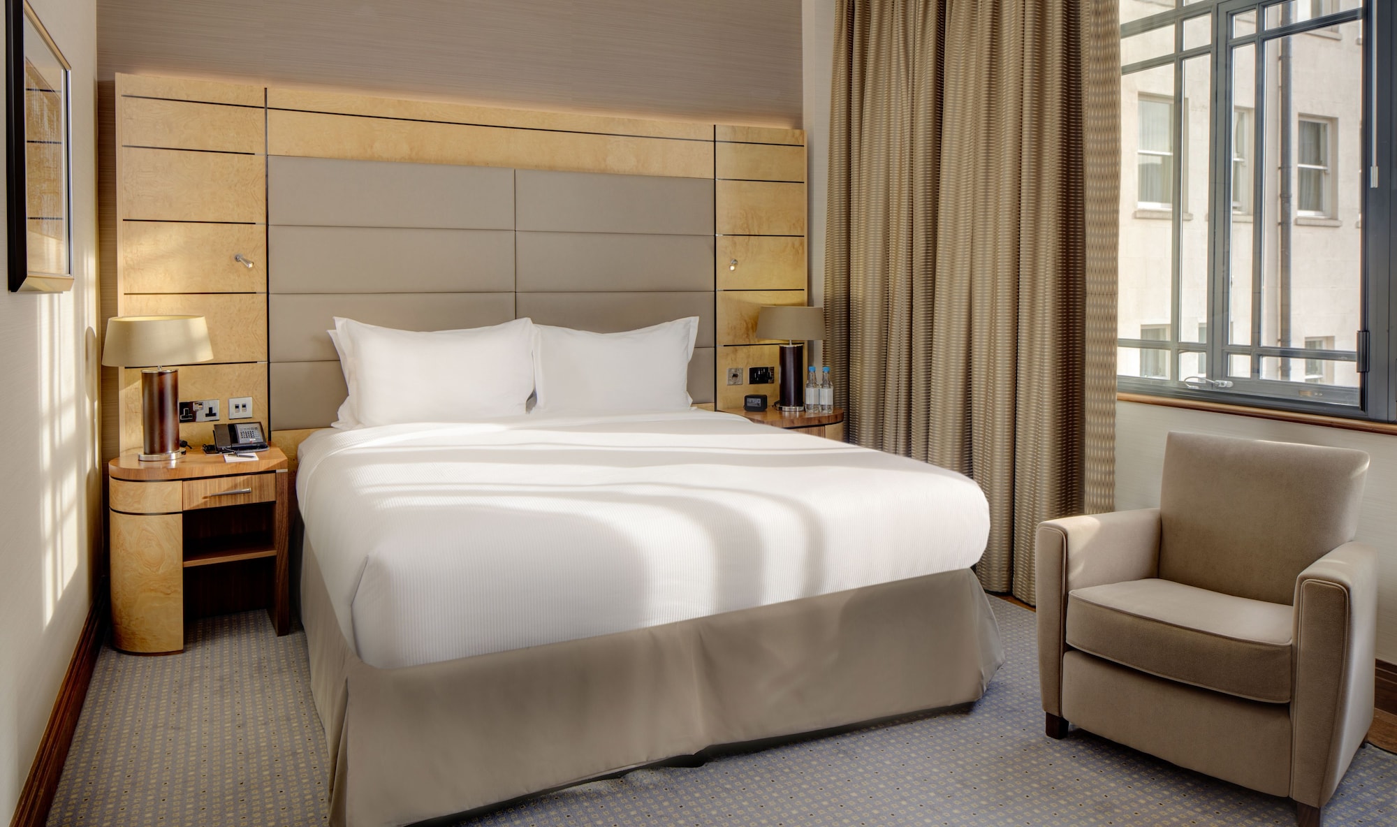 ROOM, KING BED, CITY VIEW, LOUNGE ACCESS, GWR TOWER