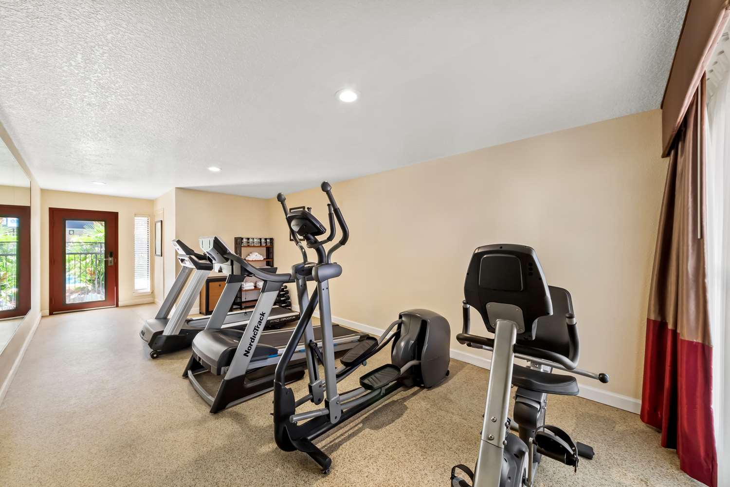 SureStay Plus by Best Western San Antonio Fiesta Inn 23/38