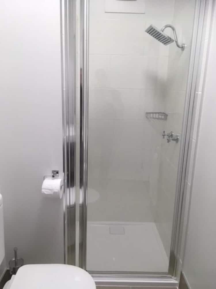 SOMERSET HOTEL 15/39