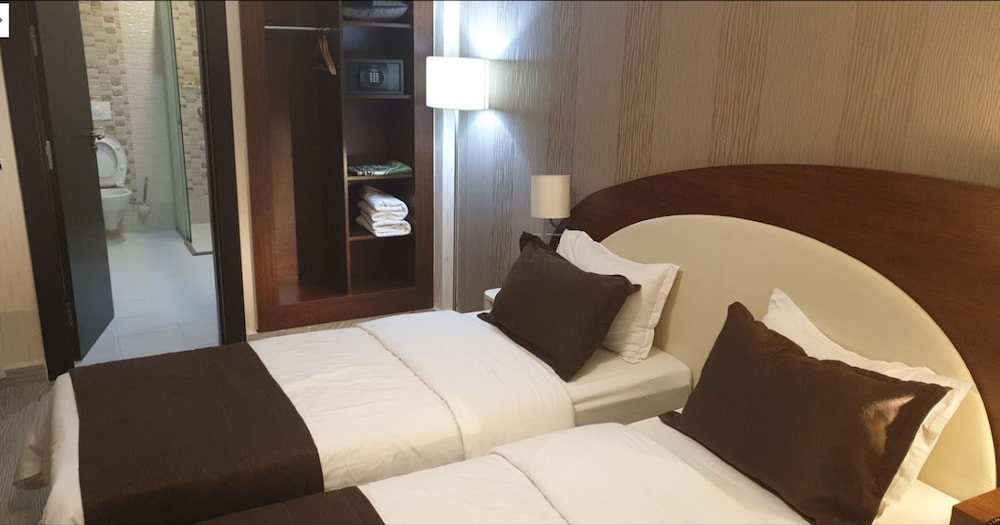Hotel Rue D'or 33/58