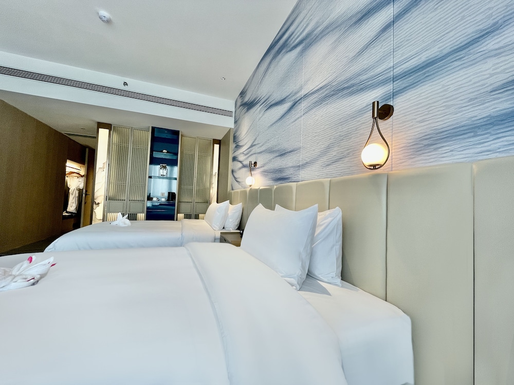 White Swan VYV Hotel 12/57