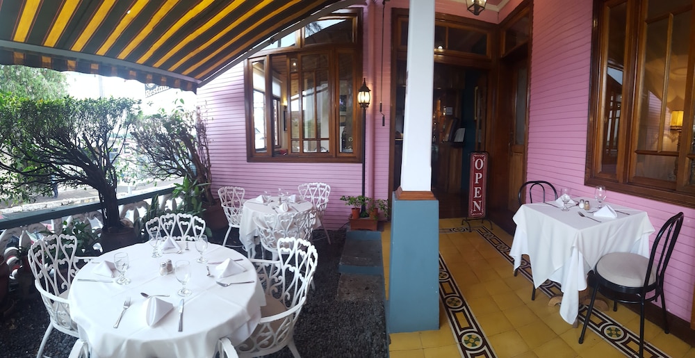 Fleur De Lys Hotel 50/61