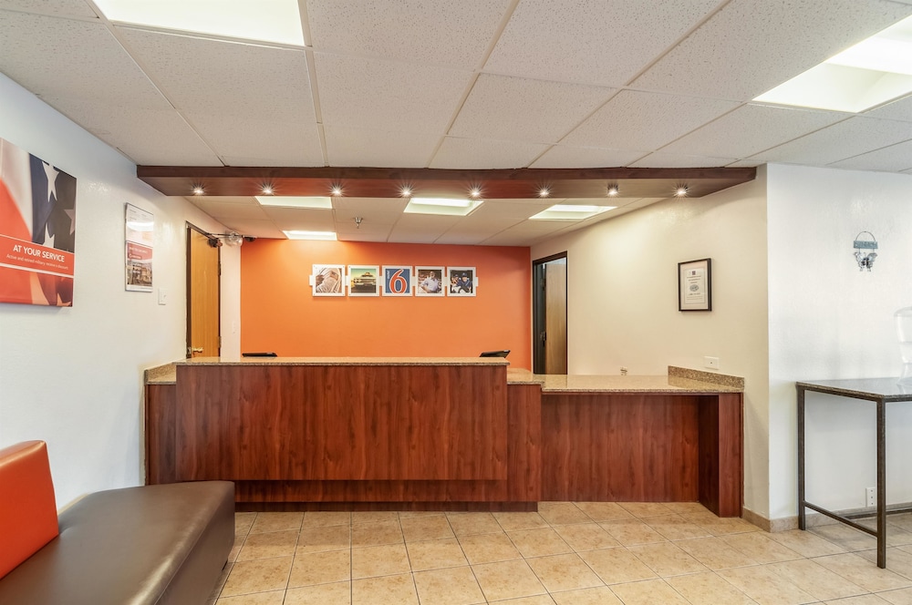 Motel6 Naperville, IL 9/44