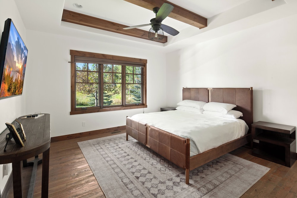 4 Bedrooms, Luxury, Home, Twin Beds, King Bed, 2 Queen Beds, Sofa