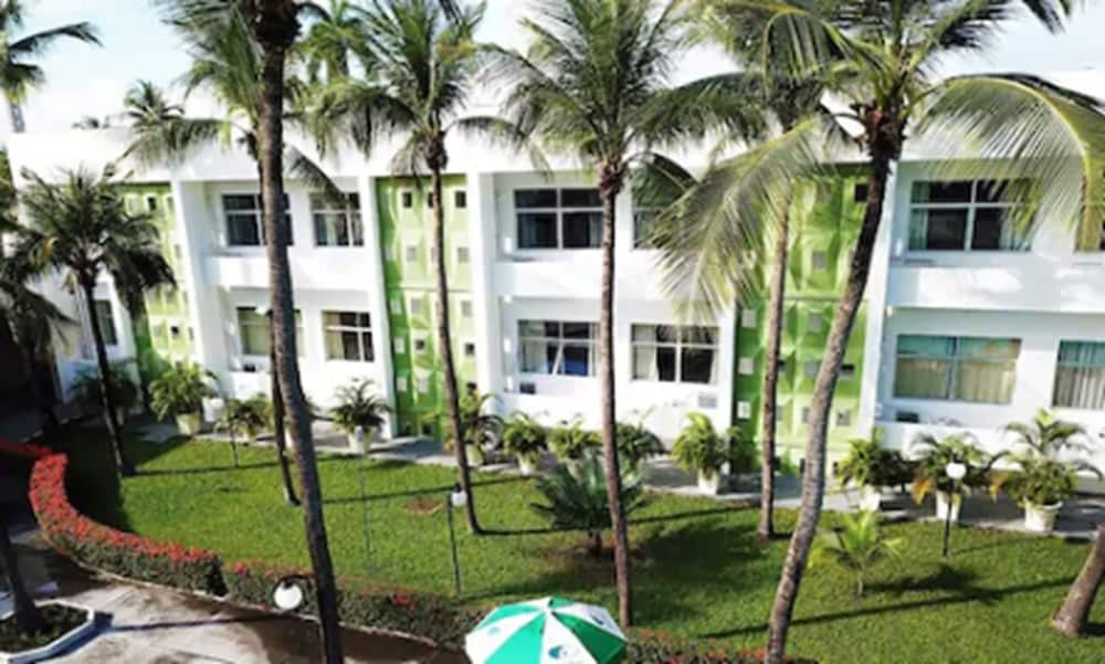 AIPANA PLAZA HOTEL 33/34