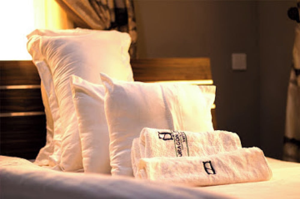 Oragon Hotel and Suites 22/46
