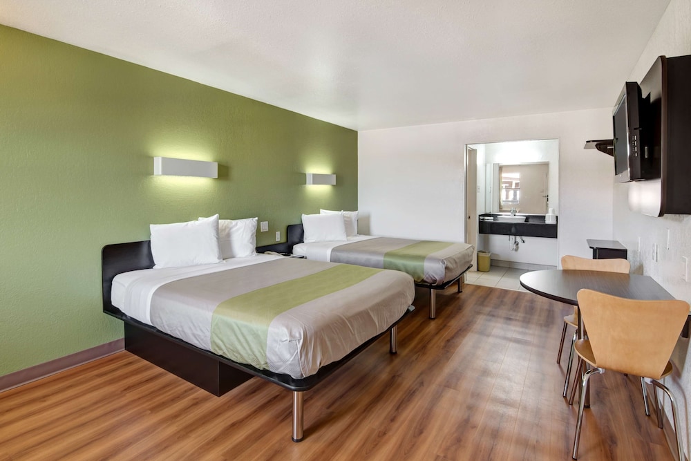 Motel6 Dallas, TX - Forest Lane 17/41
