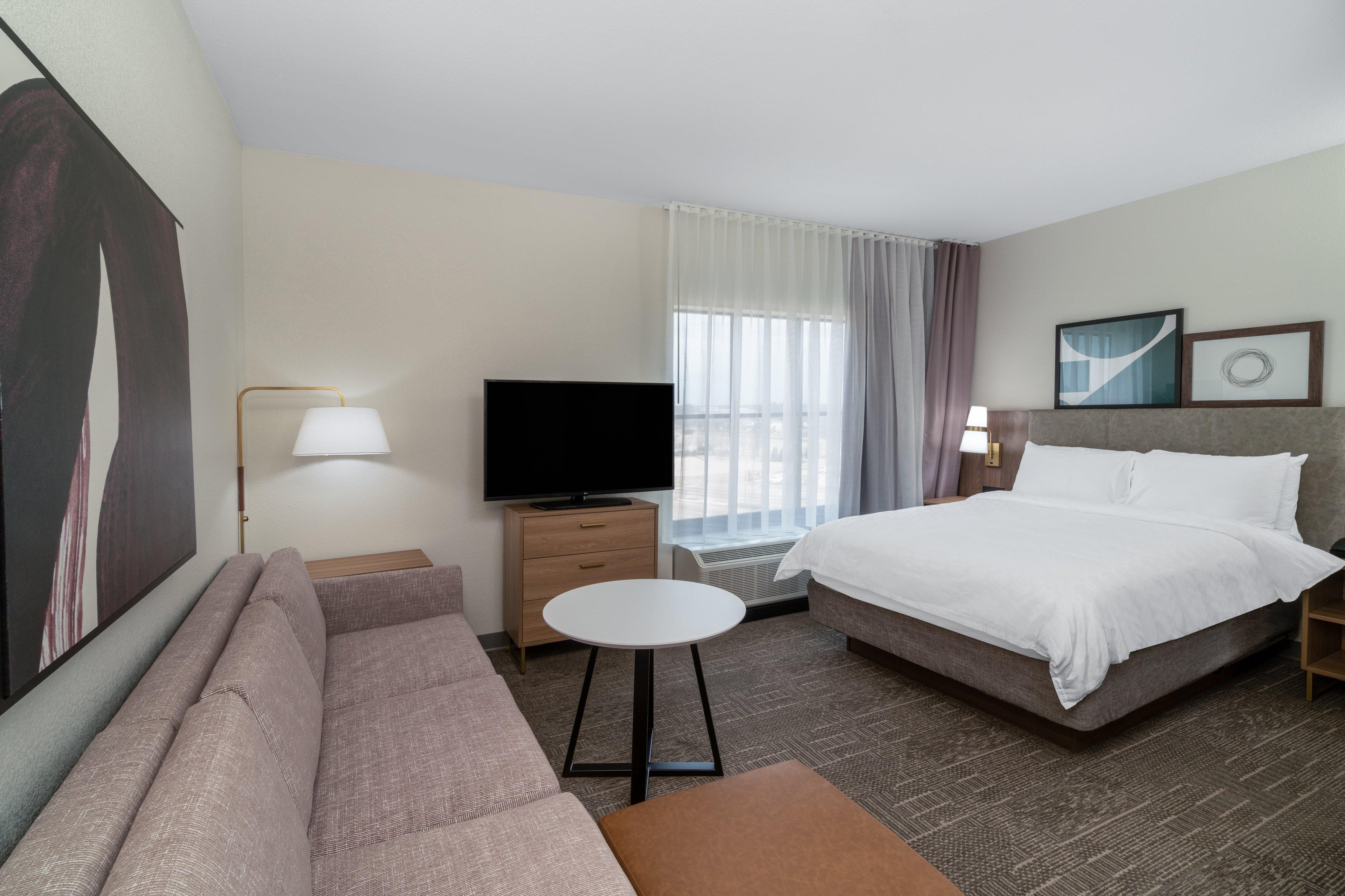 Studio, Queen Bed