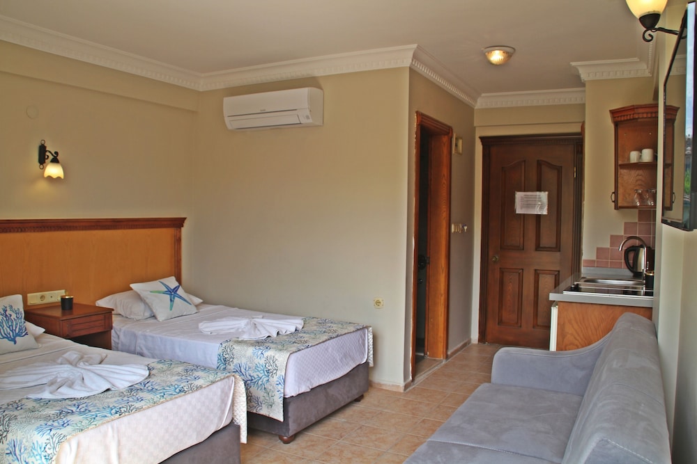 1 BEDROOM, STUDIO, GARDEN VIEW