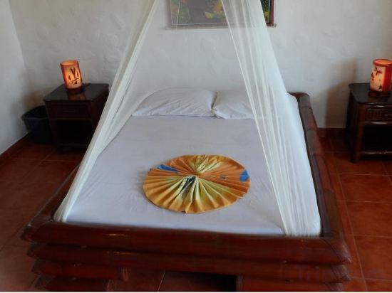 Super, Deluxe, Double Bed 2/2