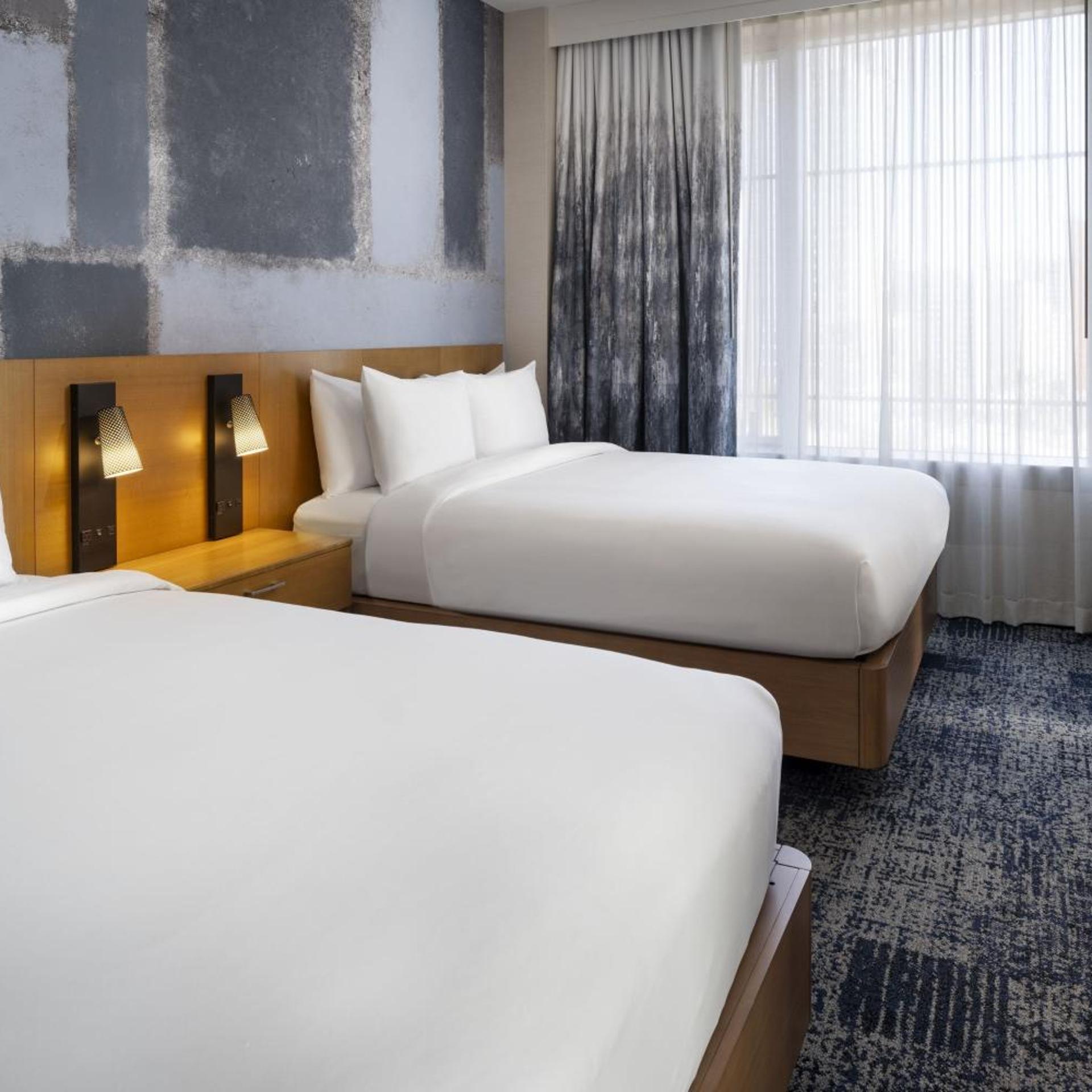Room, 2 Queen Beds, Hollywood Sign View