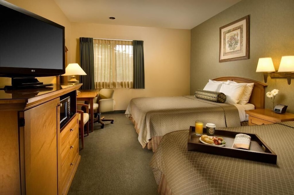 Redmond Inn 6/24