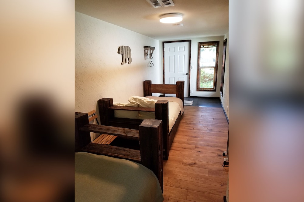 Paradise Village Hotel 45/67