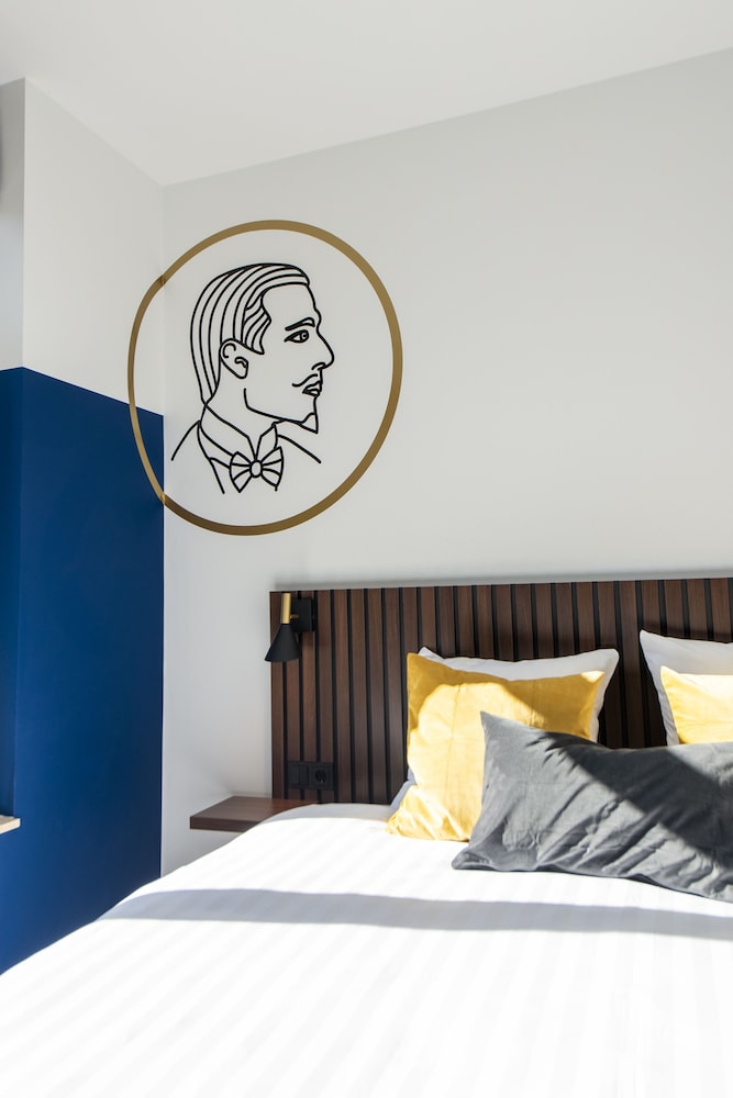 DELUXE, DOUBLE BED