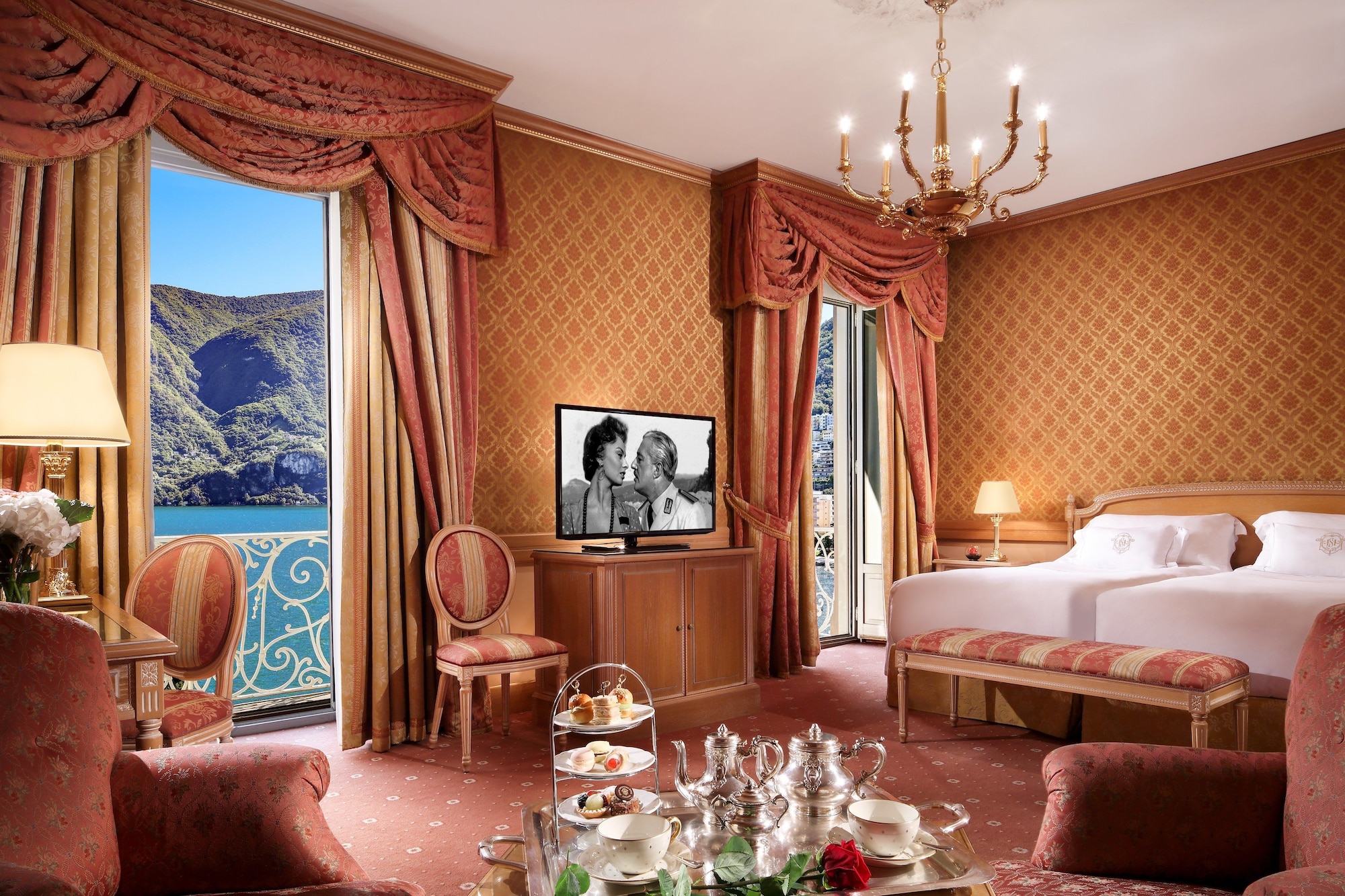 Deluxe Palace Double with Lake View