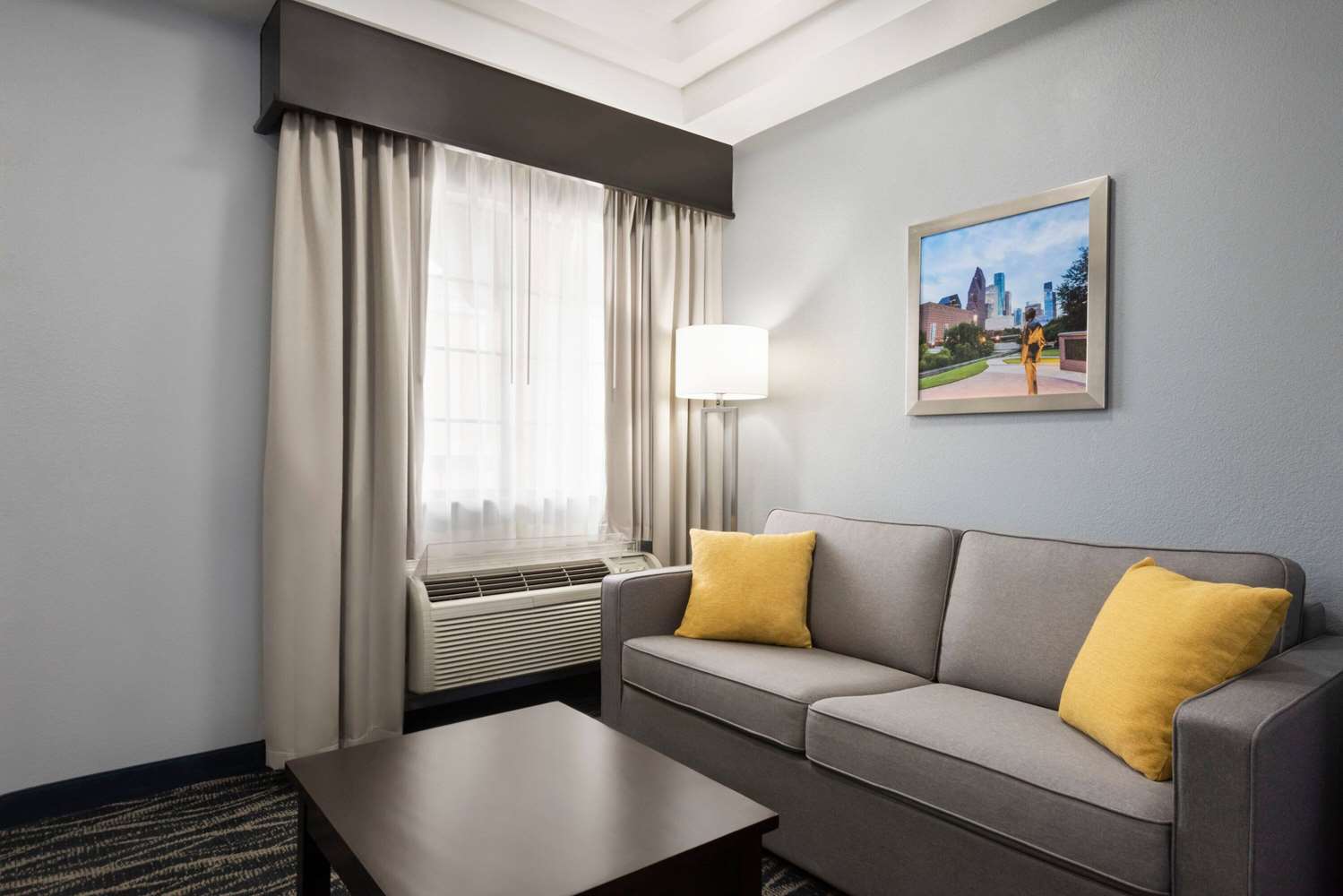 Days Inn & Suites by Wyndham Houston Hobby Airport 26/41