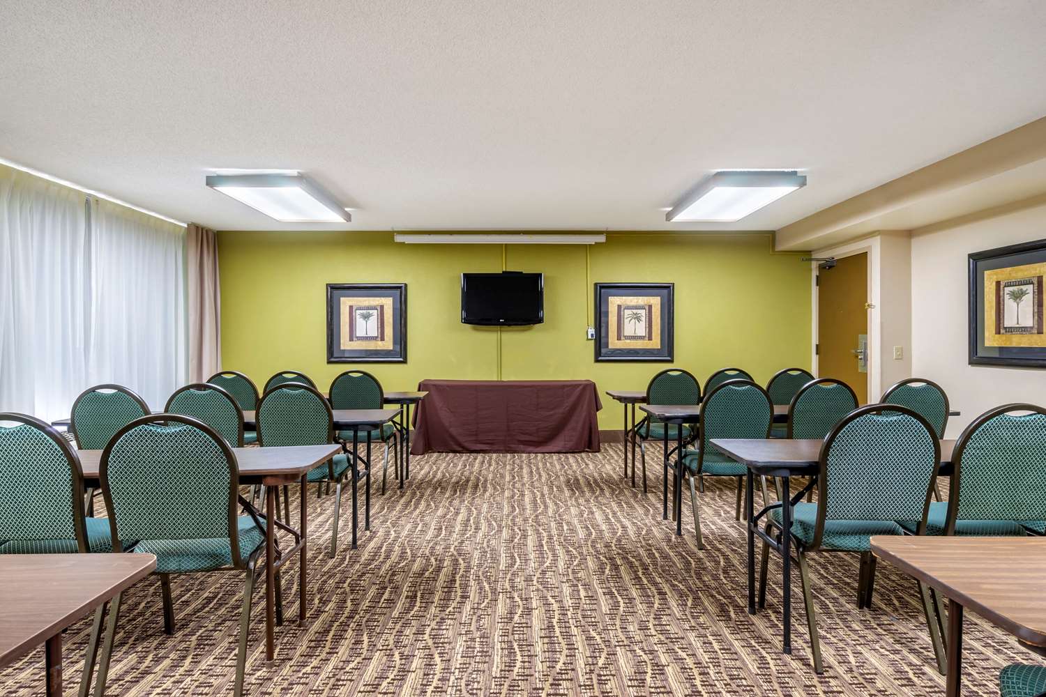 Comfort Inn & Suites St. Pete - Clearwater International Airport 32/41