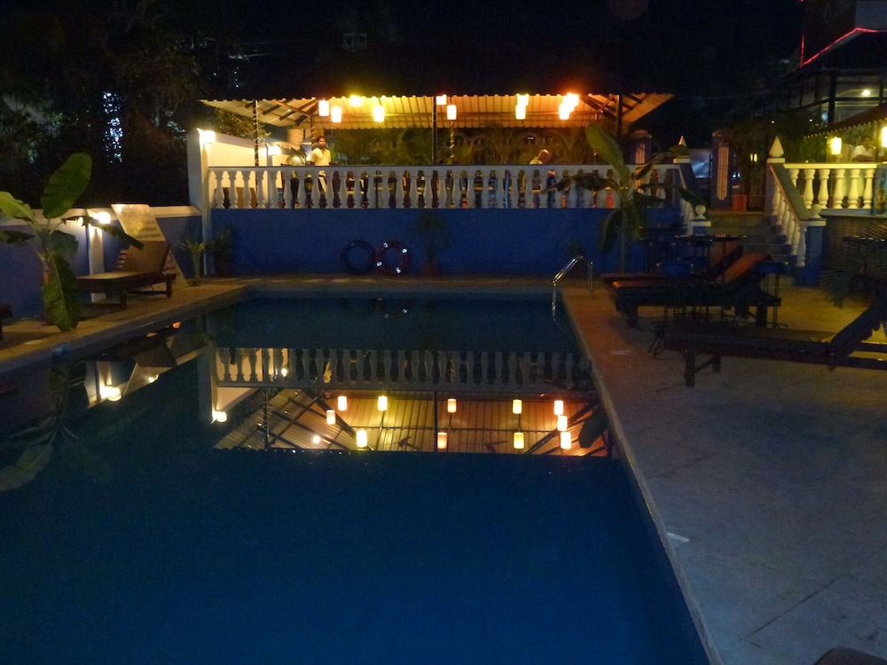 MAYFLOWER BEACH RESORT 2/50