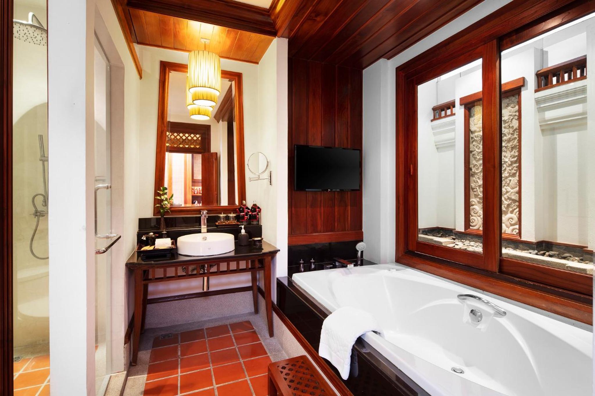 غرفة ديلوكس بسرير مزدوج بحوض استحمام، Ratilanna Riverside Spa Resort Chiang Mai 7/8
