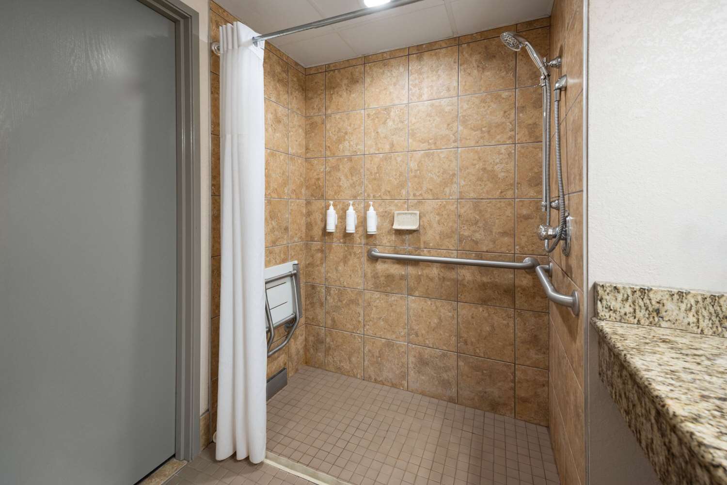 Days Inn & Suites by Wyndham Bozeman 28/29