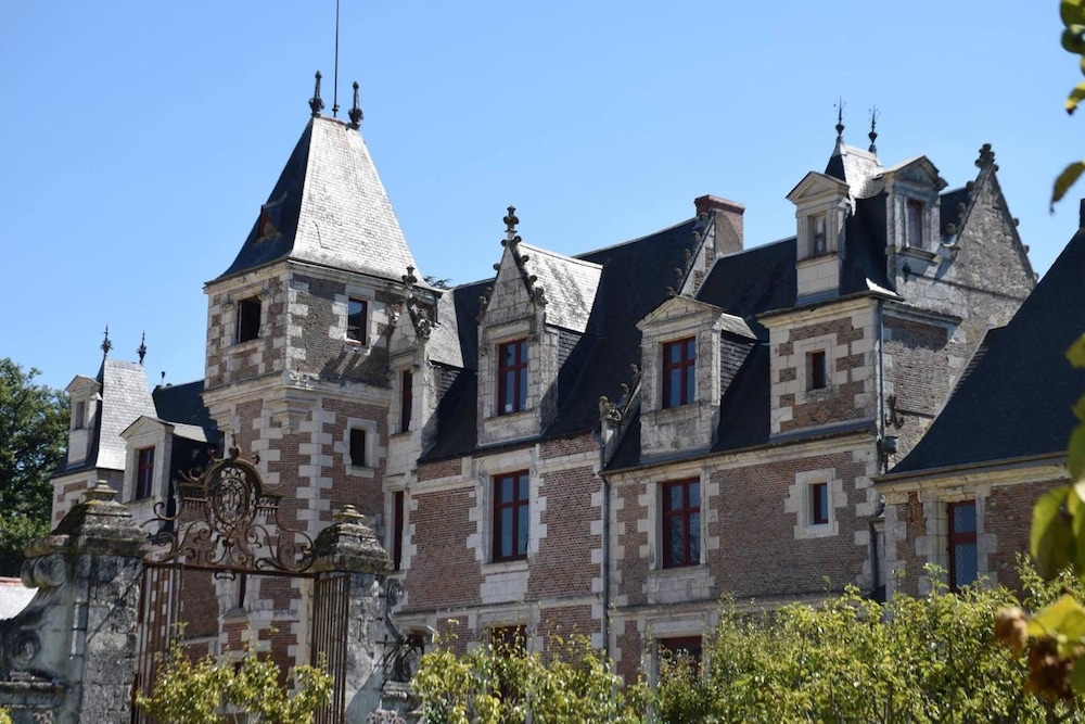 CHATEAU DE JALLANGES 5/61