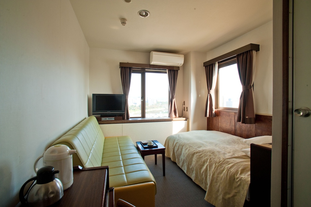 Okazaki New Grand Hotel 11/67
