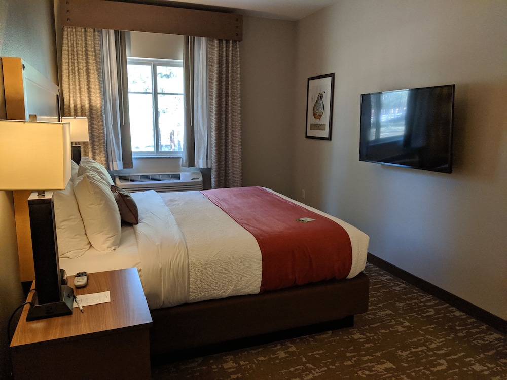 GrandStay Hotel & Suites Sisters 7/33