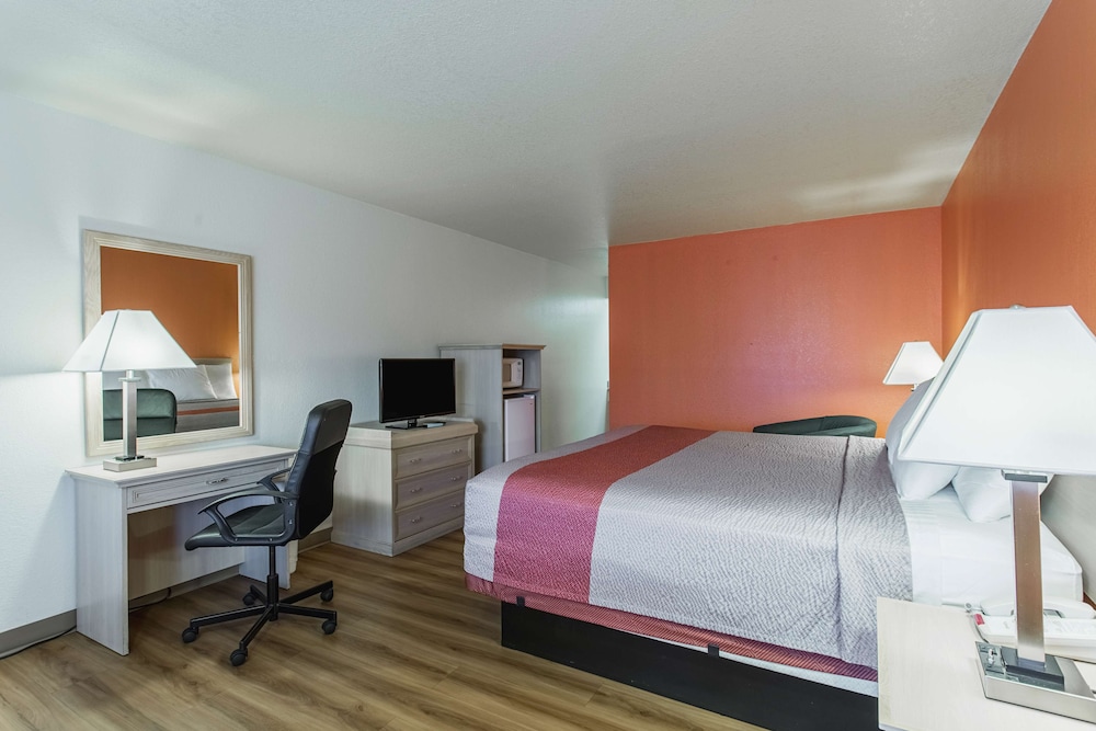 Motel6 Lordsburg, NM 24/58