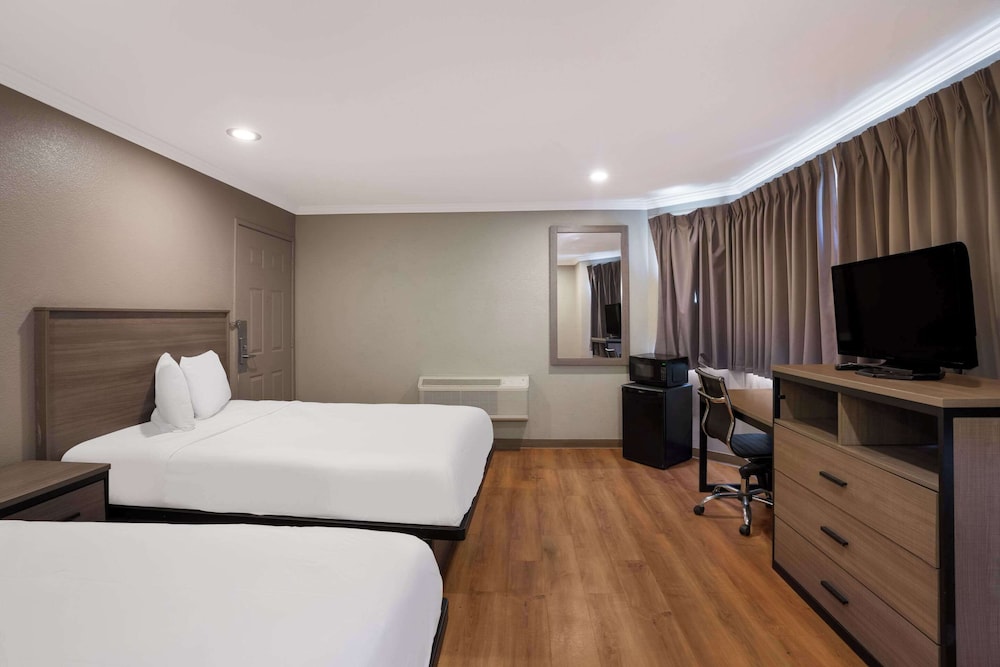 Standard, 2 Double Beds