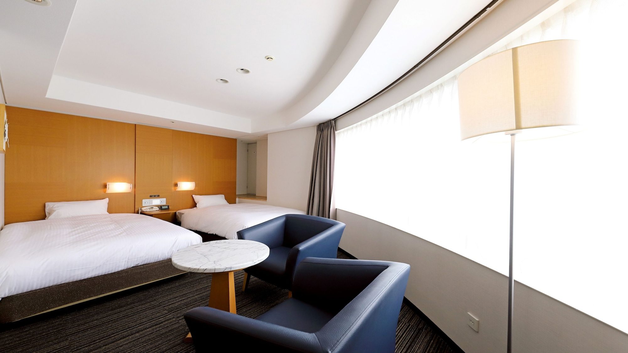 DELUXE, TWIN BEDS, SMOKING