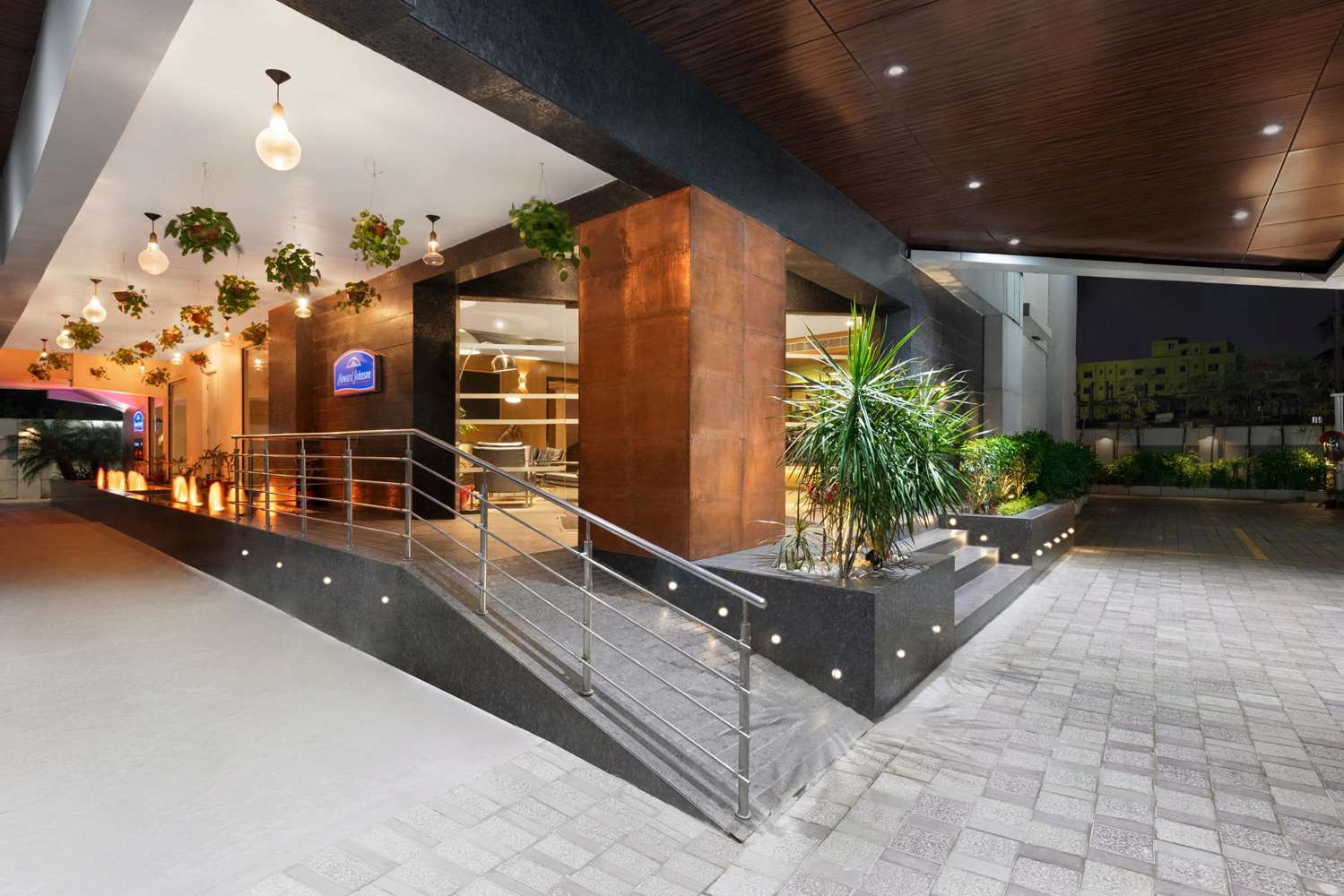 Howard Johnson by Wyndham Kolkata 4/66