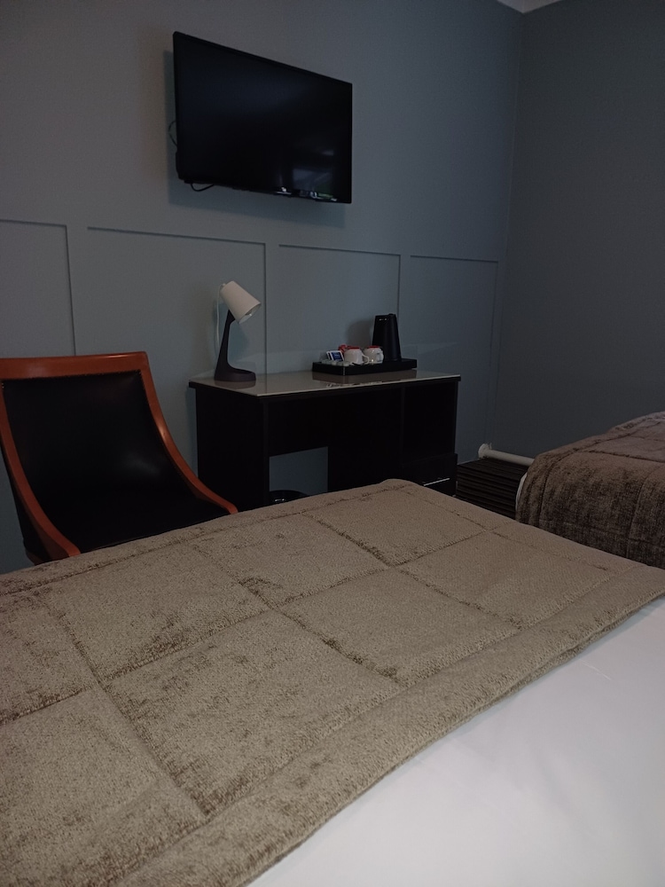 Kings Park Hotel 44/56