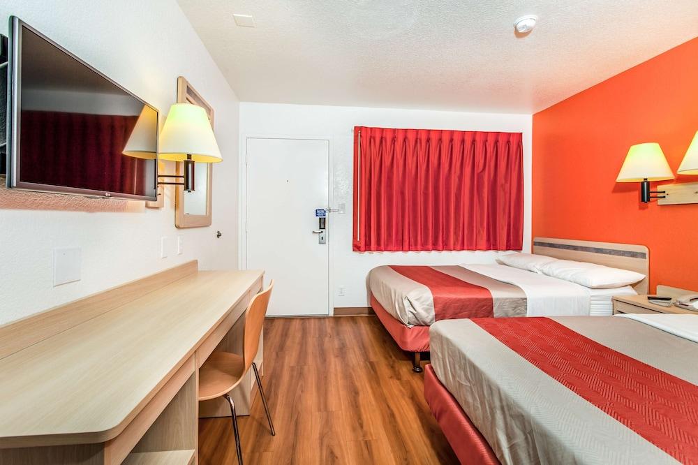 2 Full Beds